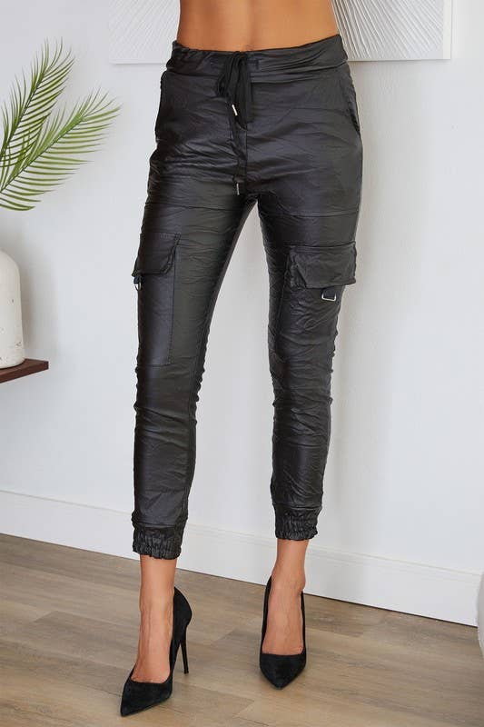 WAISTBAND PU CRINKLE CARGO JOGGER PANTS: Black / L