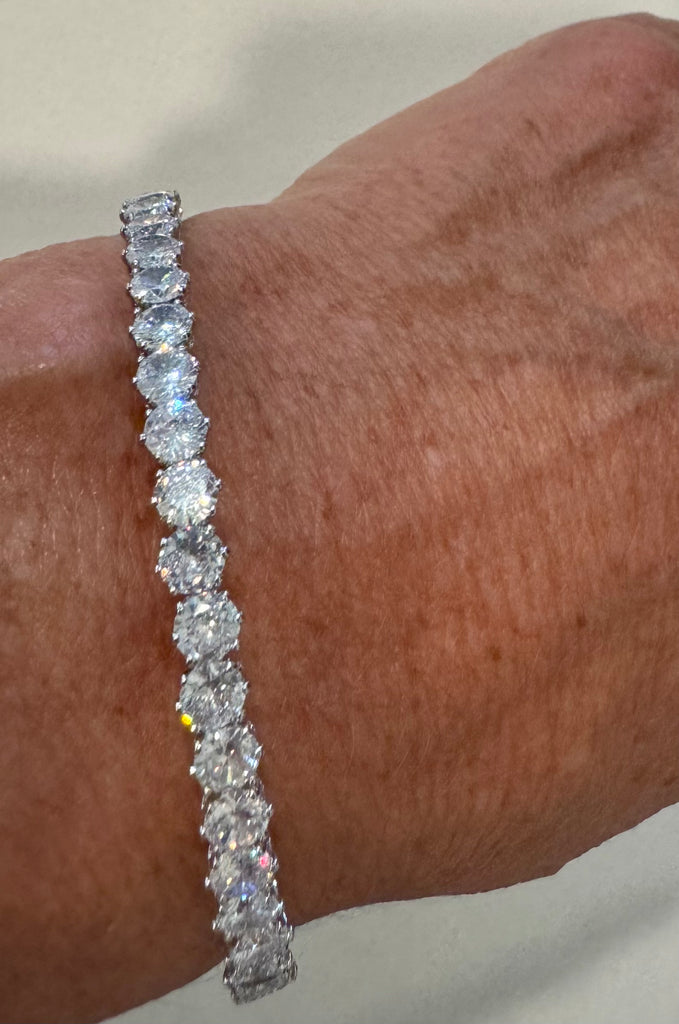 Stretchy rhinestone bracelet