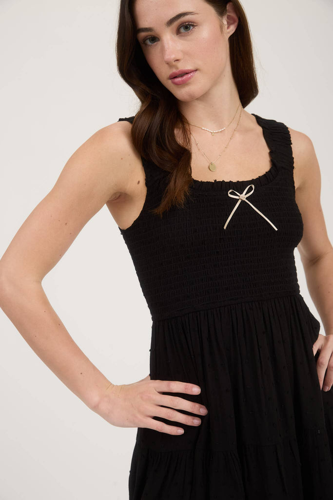 CLIPDOT BOW DETAIL SMOCKED SLEEVELESS MINI DRESS: WHITE