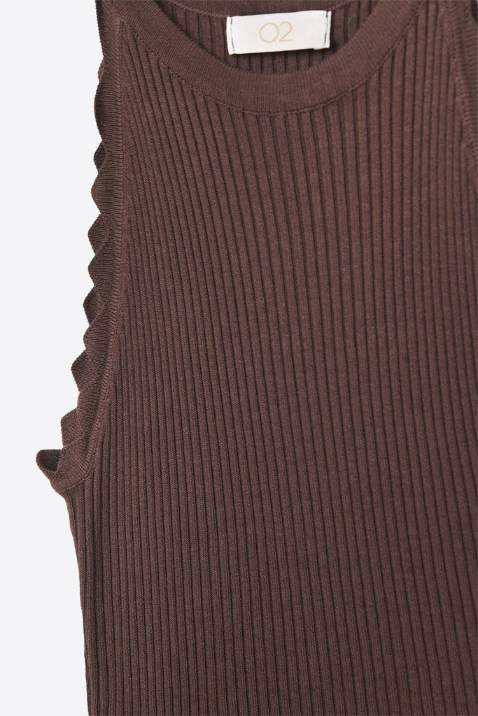 Ribbed Halter Top With Scalloped Finish in brown: BROWN / ONE
