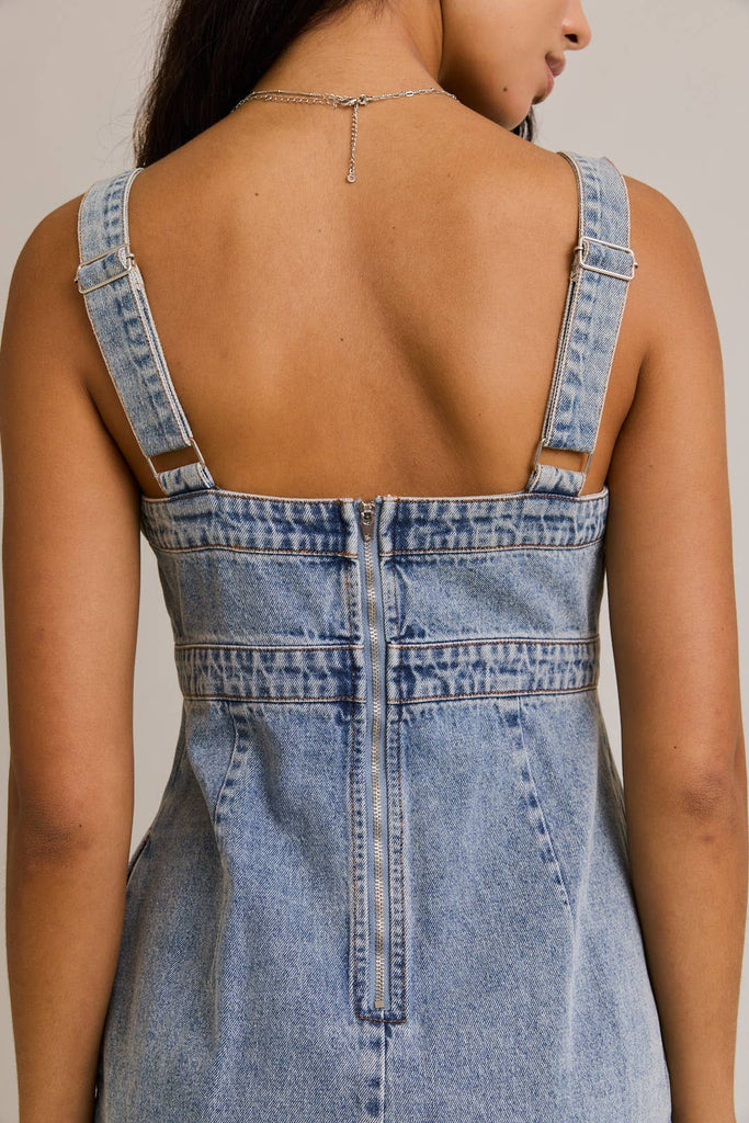 EMPIRE WAIST DENIM DRESS: DENIM / M