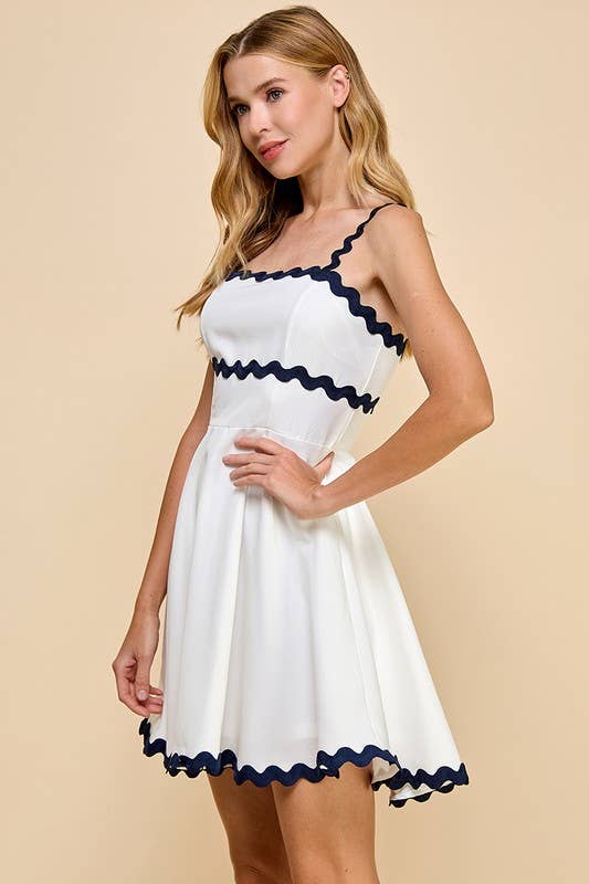 CD04867-Scalloped Detail Back Zipper Dress: White / L